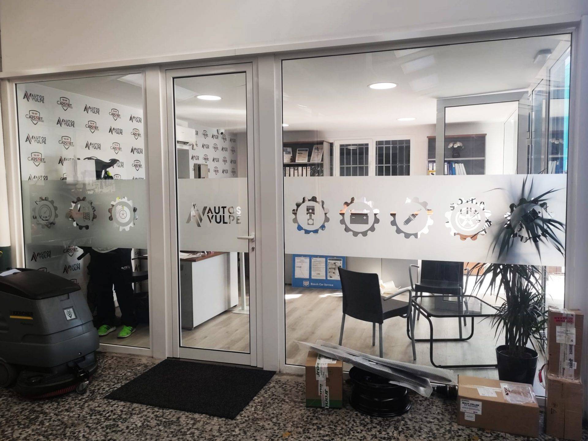 Vinilos decorativos para escaparate de local comercial, Rotusil Arganda del Rey