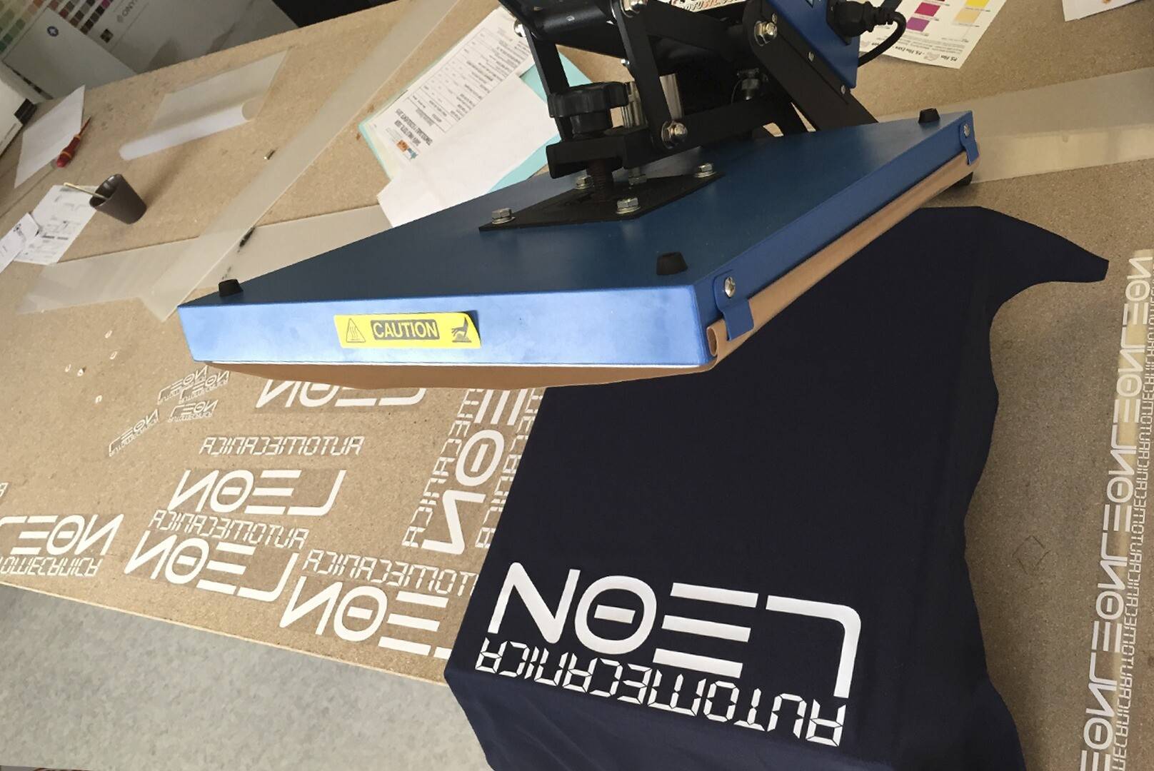 Camisetas técnicas con estampación textil para equipos y empresas, en Madrid