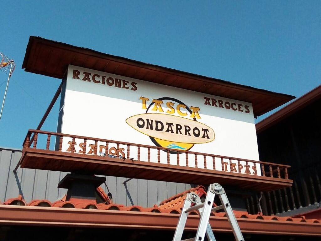 Placa de metacrilato como rótulo sin luz en recepción Rotusil Comunidad de Madrid