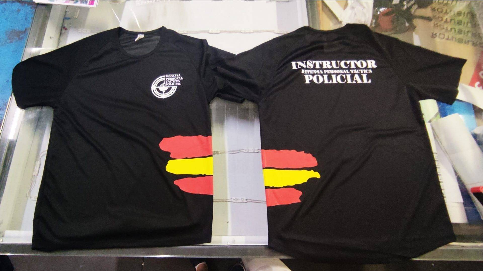 Ropa laboral con estampación textil aplicada en vinilo, en Madrid