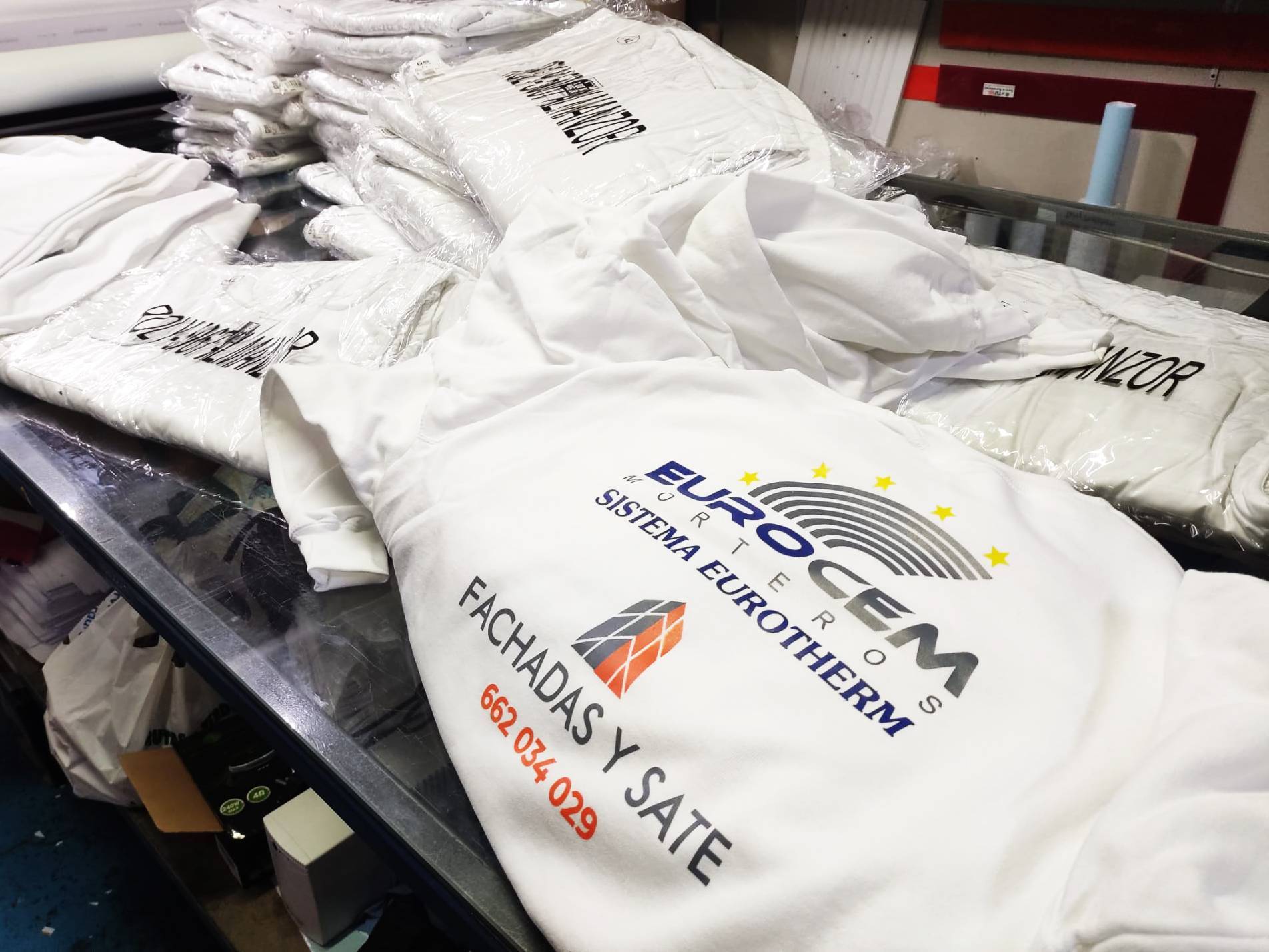 Chalecos laborales con estampación textil y logotipo personalizado