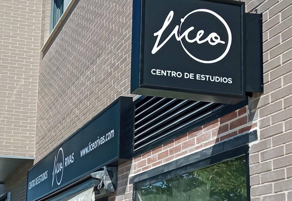 Rótulo luminoso de fachada con caja de luz LED Rotusil Comunidad de Madrid