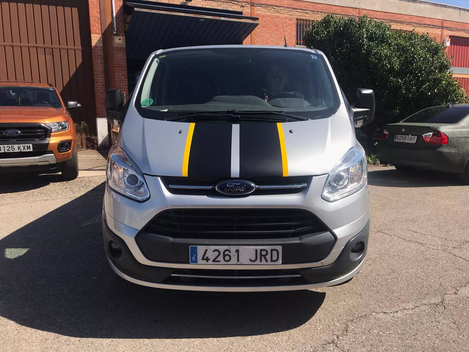 Lateral de coche rotulado con vinilo impreso a color, en toda España
