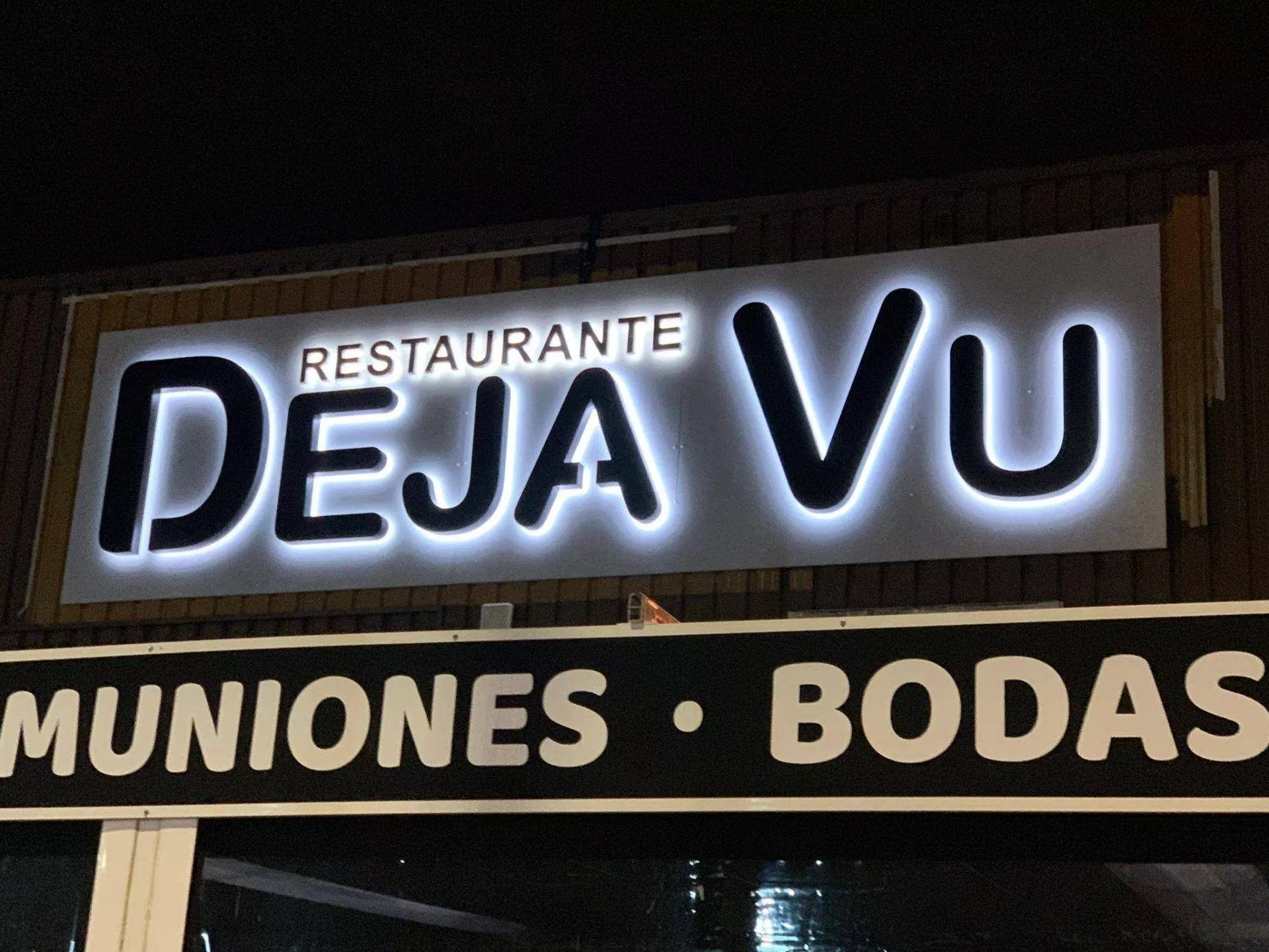 Letras corpóreas de metacrilato retroiluminadas con LED en interior