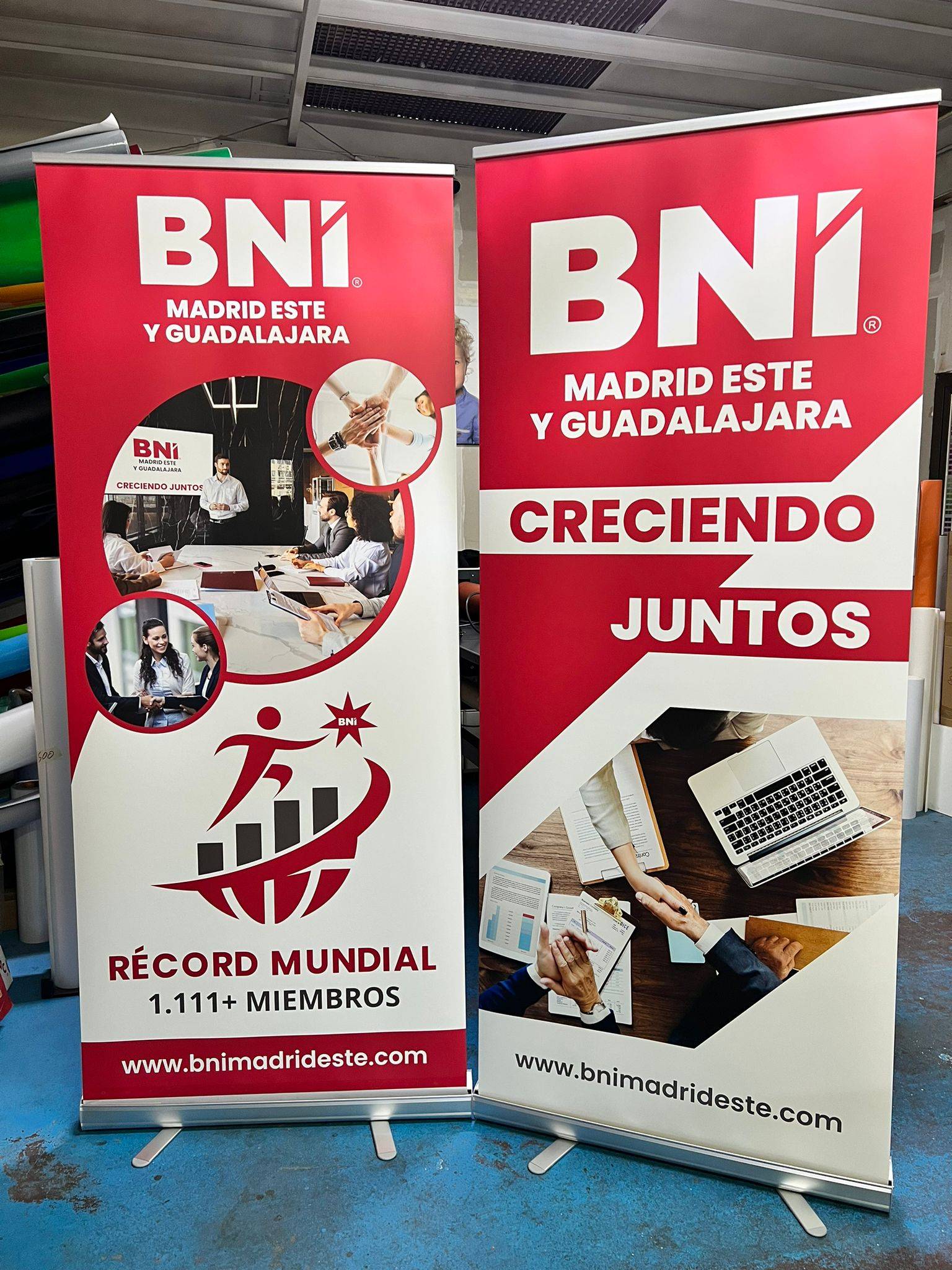 Expositor enrollable impreso para congreso profesional, Rotusil Arganda del Rey