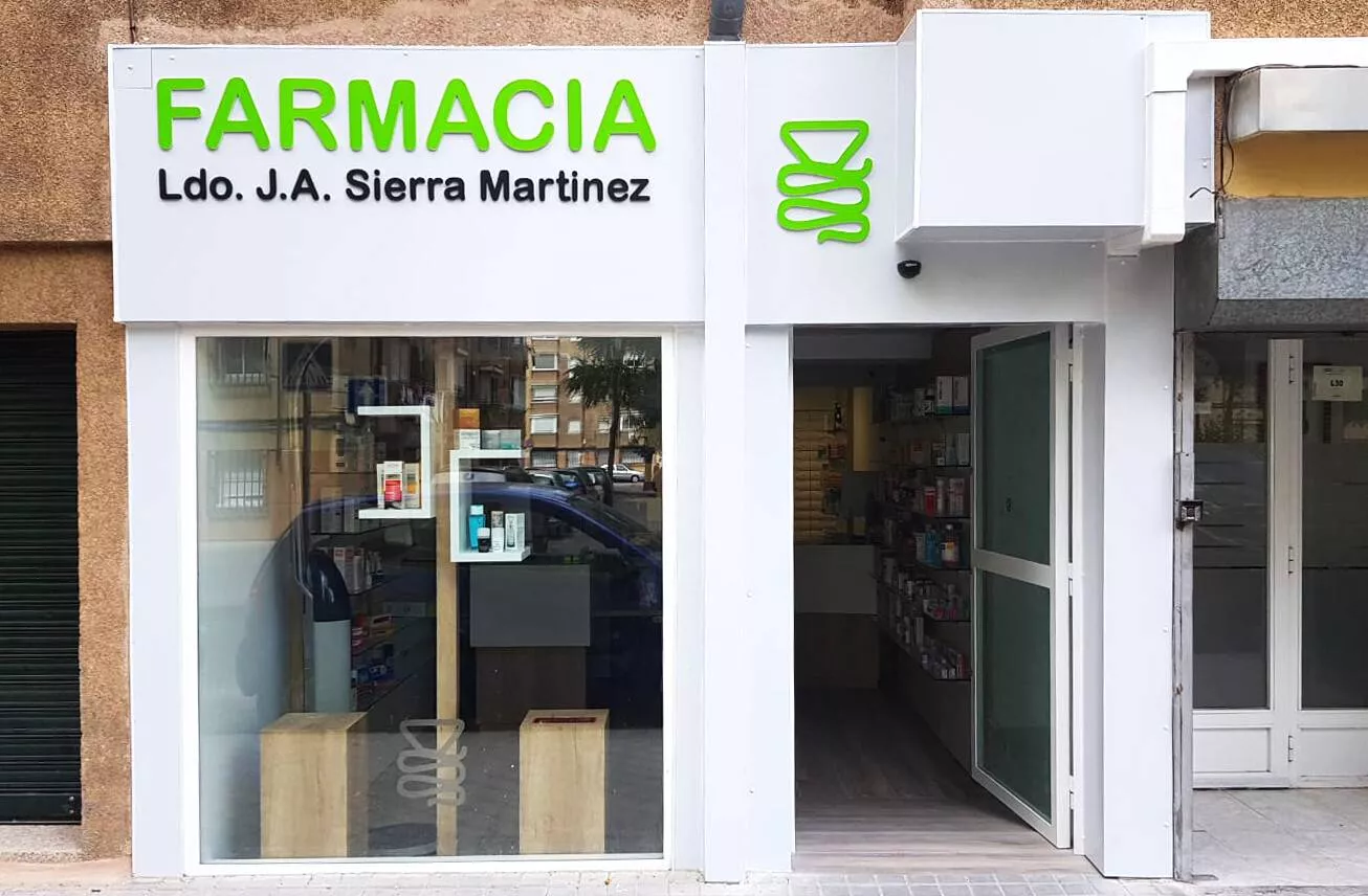 Rótulo 3D de aluminio retroiluminado con LED en escaparate Rotusil