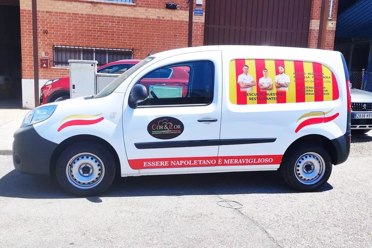 Rotulación de vehículos en furgoneta comercial con diseño completo