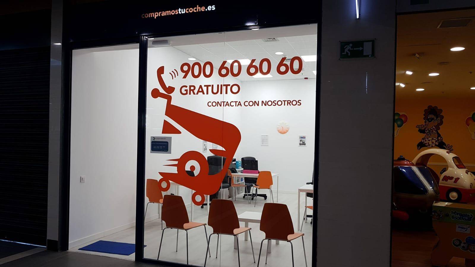 Rótulo de negocio con vinilo de corte en fachada, Rotusil
