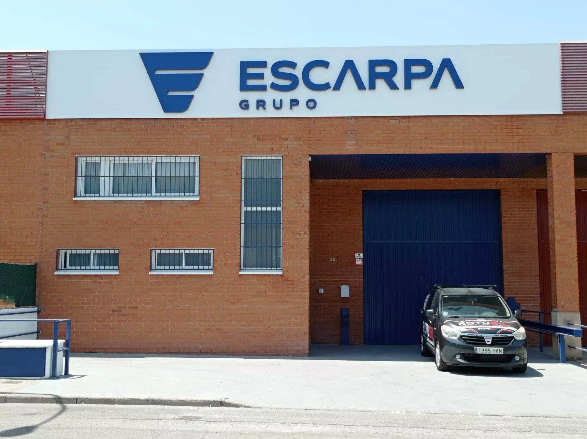 Rótulo 3D de aluminio con LED en fachada exterior en Madrid