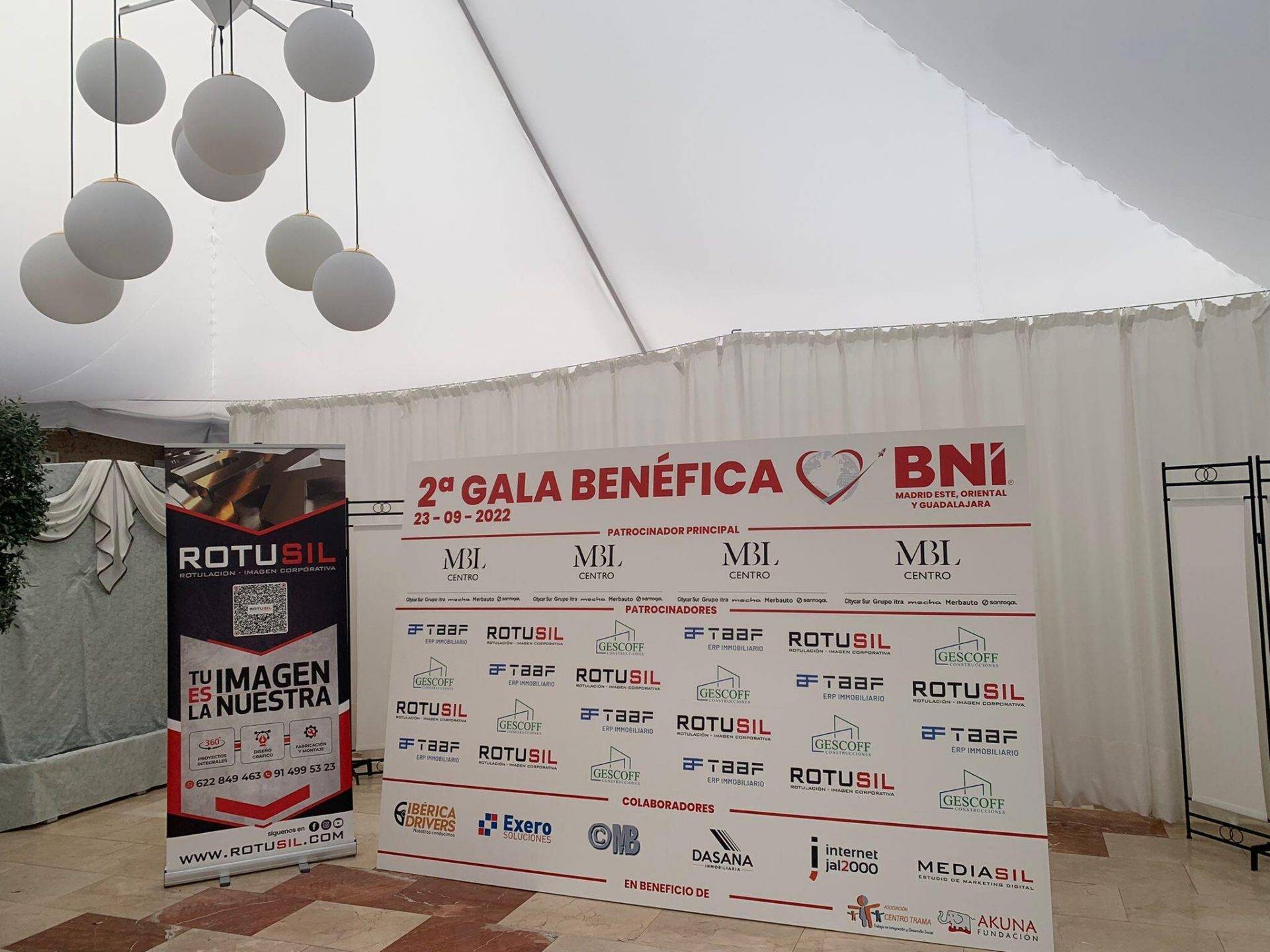 Photocall de eventos con diseño a medida Rotusil Comunidad de Madrid