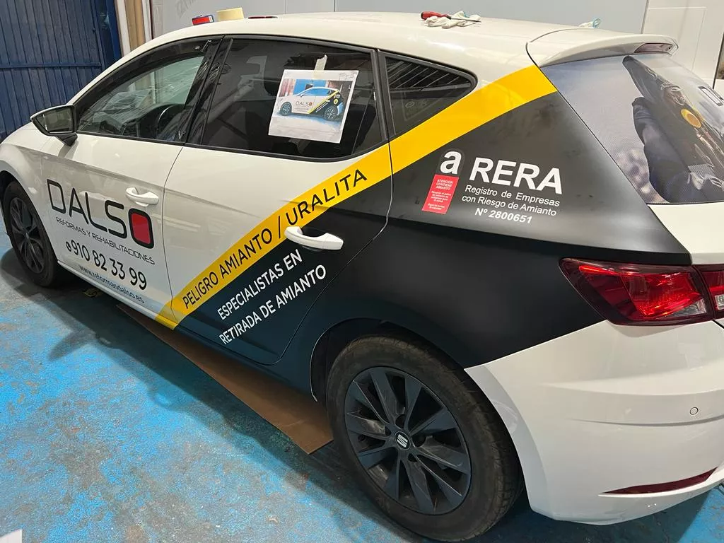 Coche deportivo con cambio de color en vinilo brillante, Rotusil