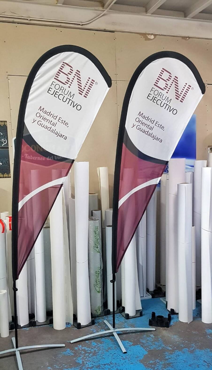 Banderas publicitarias tipo gota para promoción en punto de venta en toda España