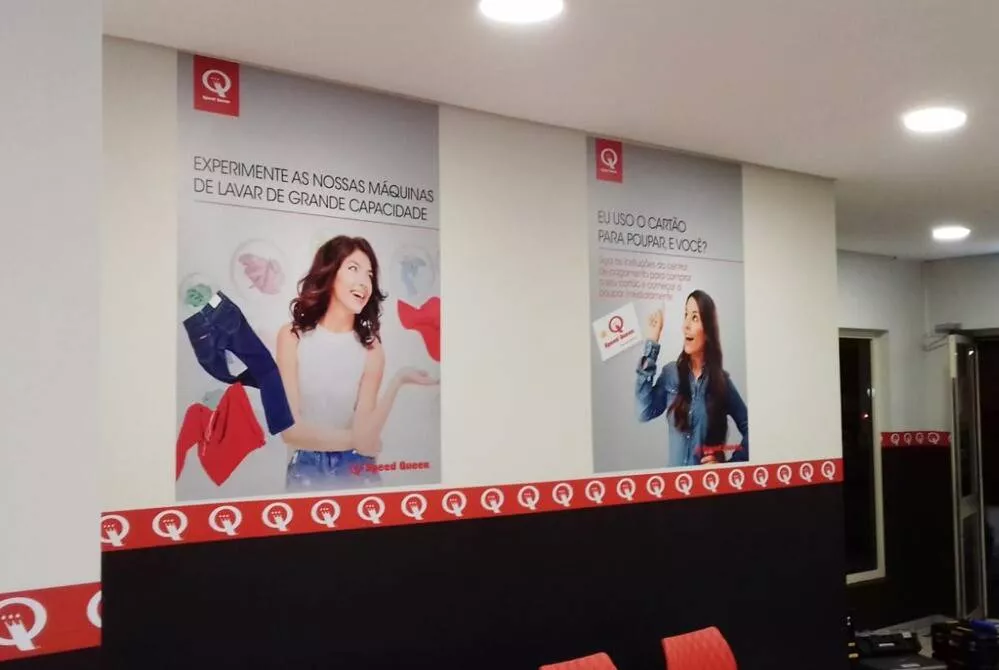 Cartelería corporativa en aluminio composite para sala de reuniones Rotusil Madrid