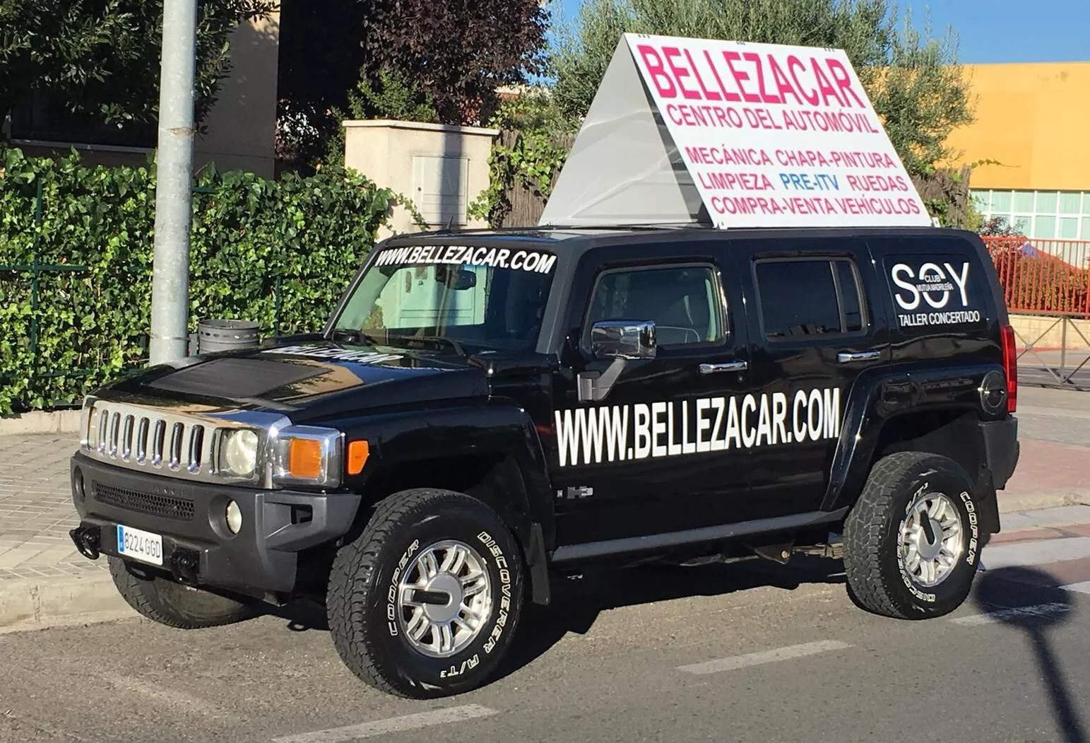 Coche rotulado con gráficos publicitarios a todo color, Rotusil Arganda del Rey