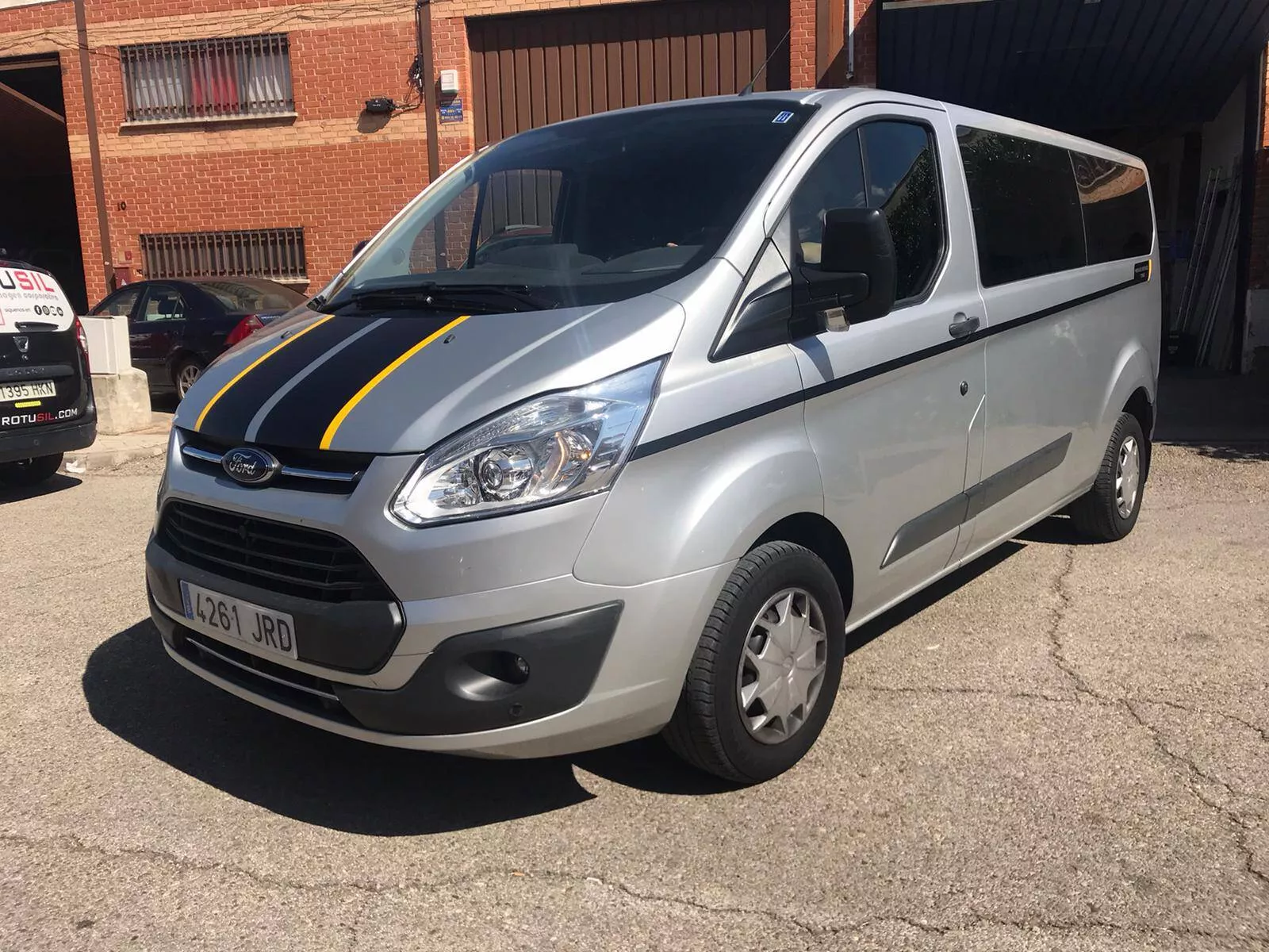 Coche con vinilado integral en color personalizado brillante, en toda España