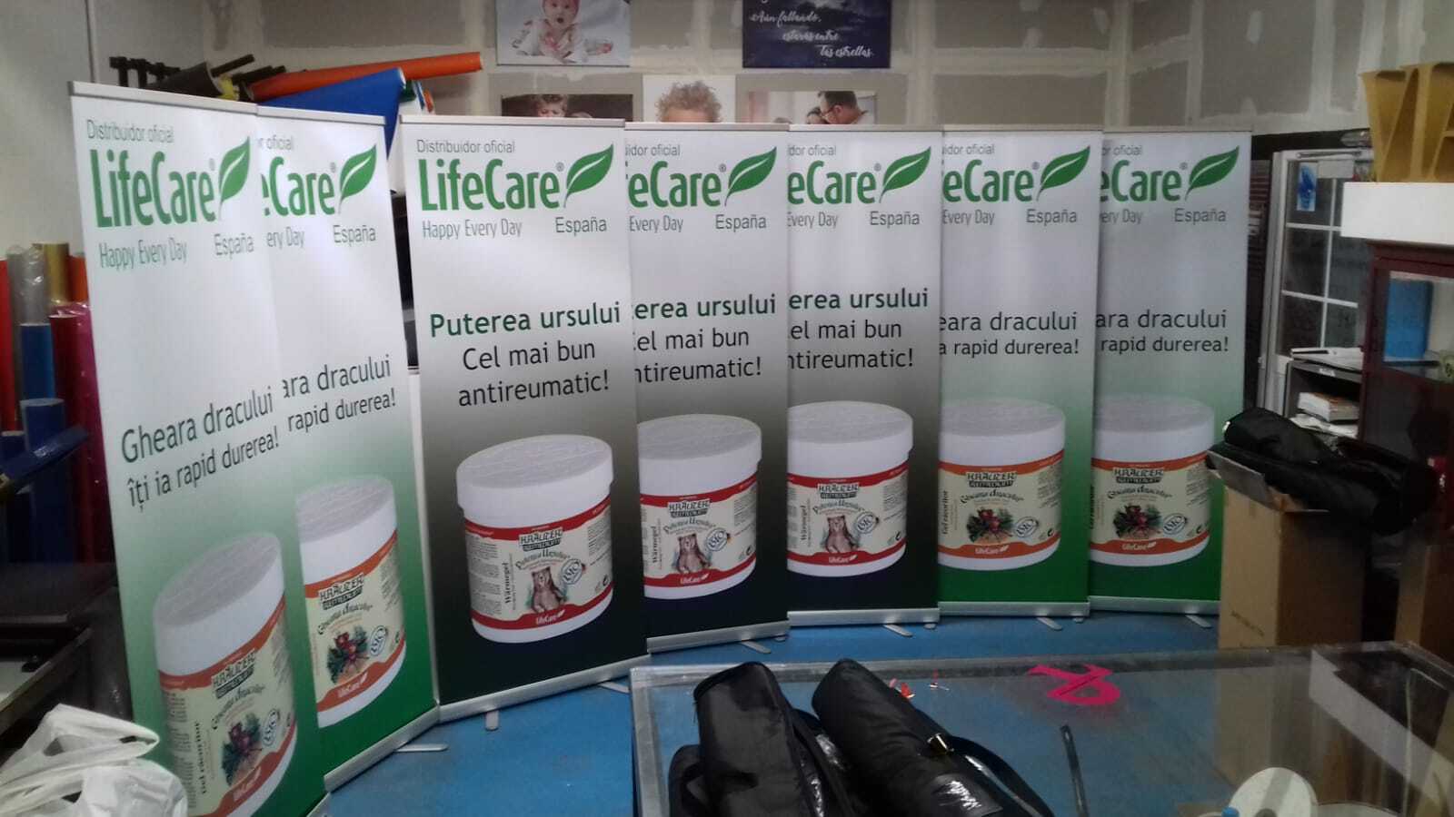 Roll up de aluminio con banner impreso para presentación, Rotusil