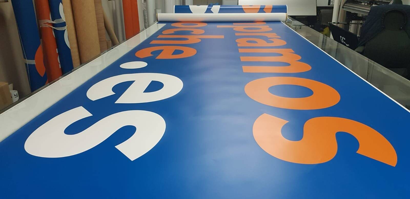 Impresión gran formato de lona decorativa para evento corporativo. Rotusil Impresión gran formato de lona decorativa para evento corporativo. Rotusil