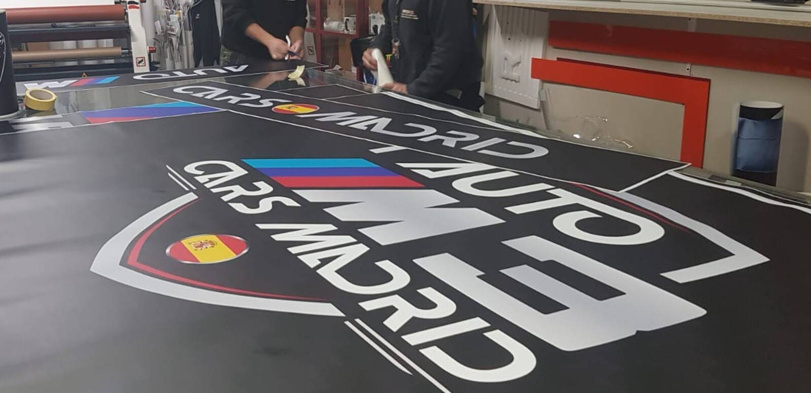 Vinilo de gran formato impreso para rotulación de furgoneta en toda España