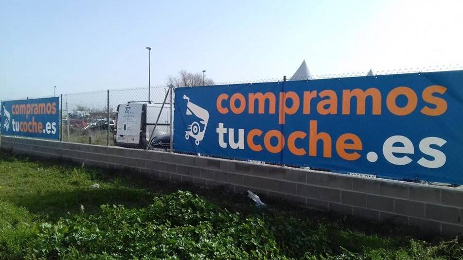 Lona publicitaria tensada en bastidor para evento, en toda España
