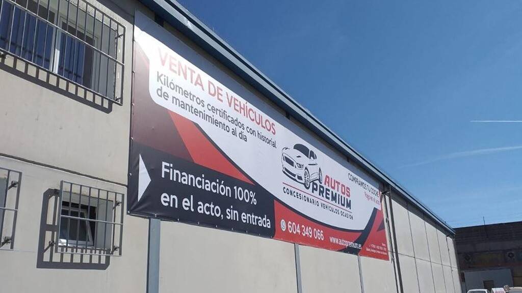 Lona publicitaria de fachada con acabado profesional, Rotusil