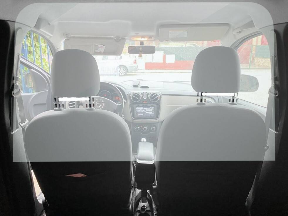 Montaje de mampara separadora de policarbonato para taxi y VTC en Madrid