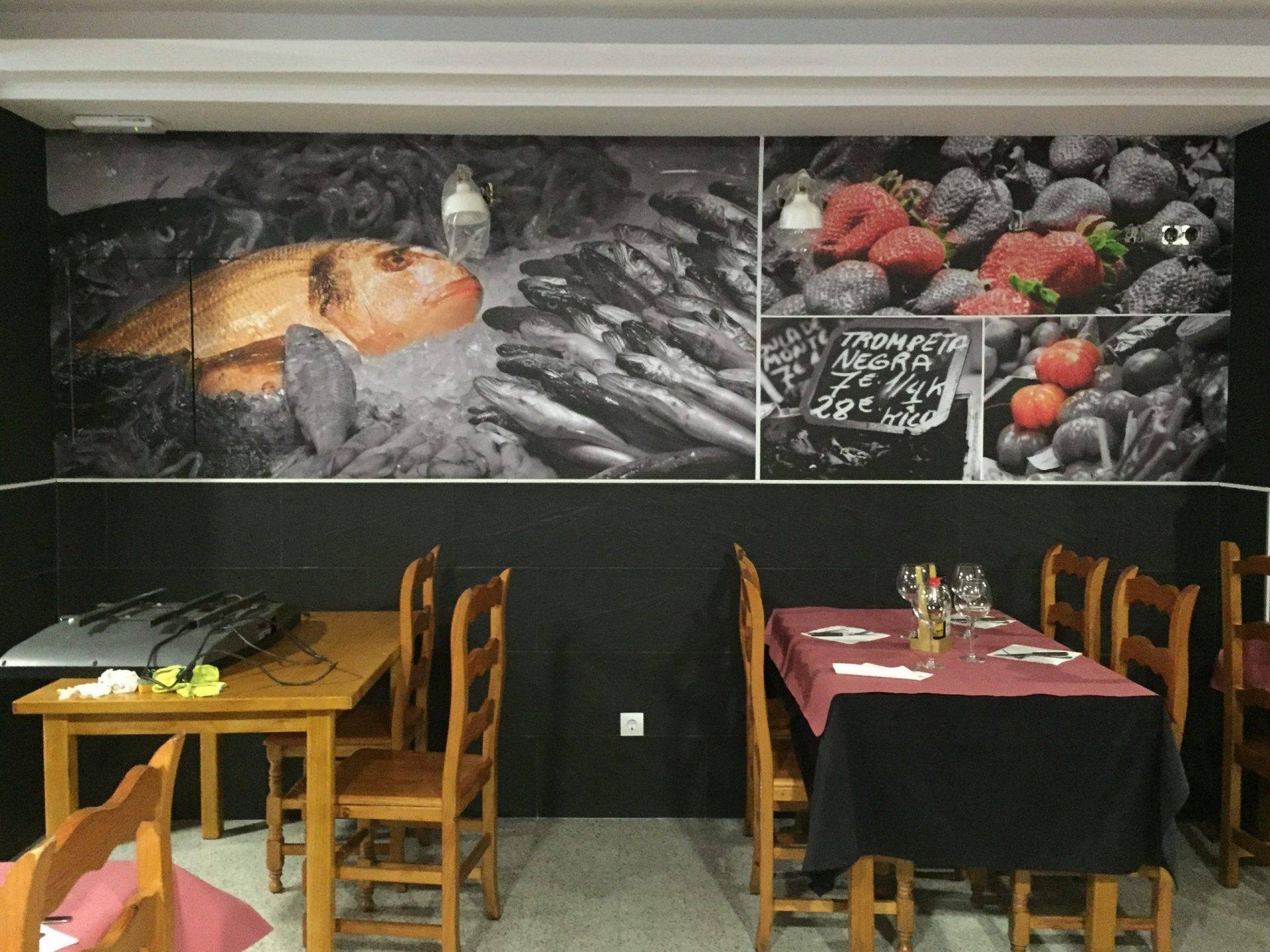 Fotomural personalizado decorando una sala de espera
