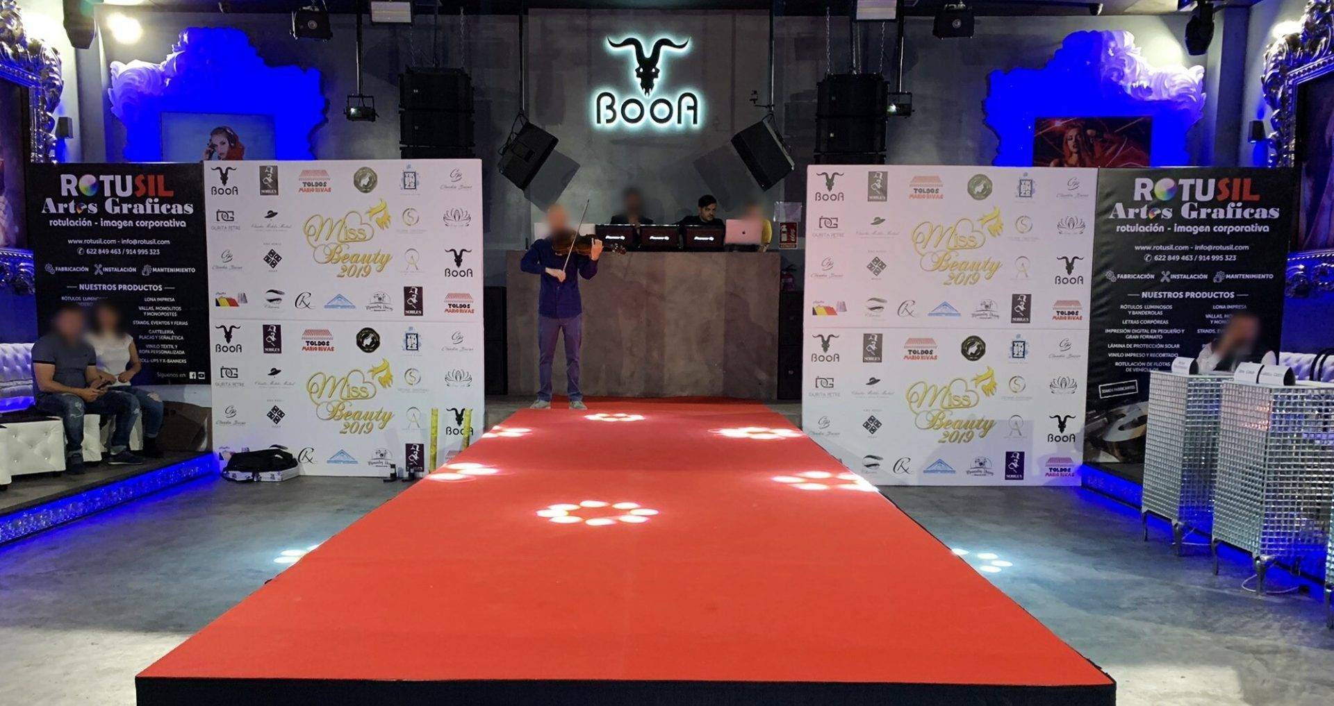 Fondo photocall impreso a medida para bodas y celebraciones