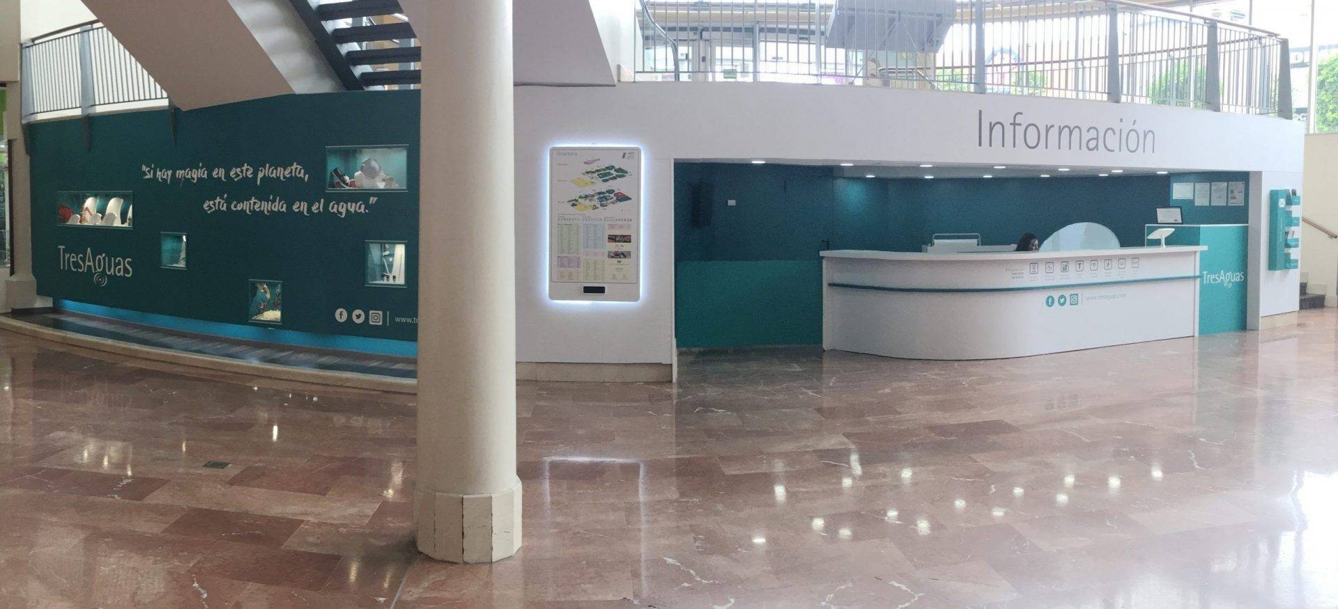 Stand modular para ferias con photocall y gráfica de gran formato