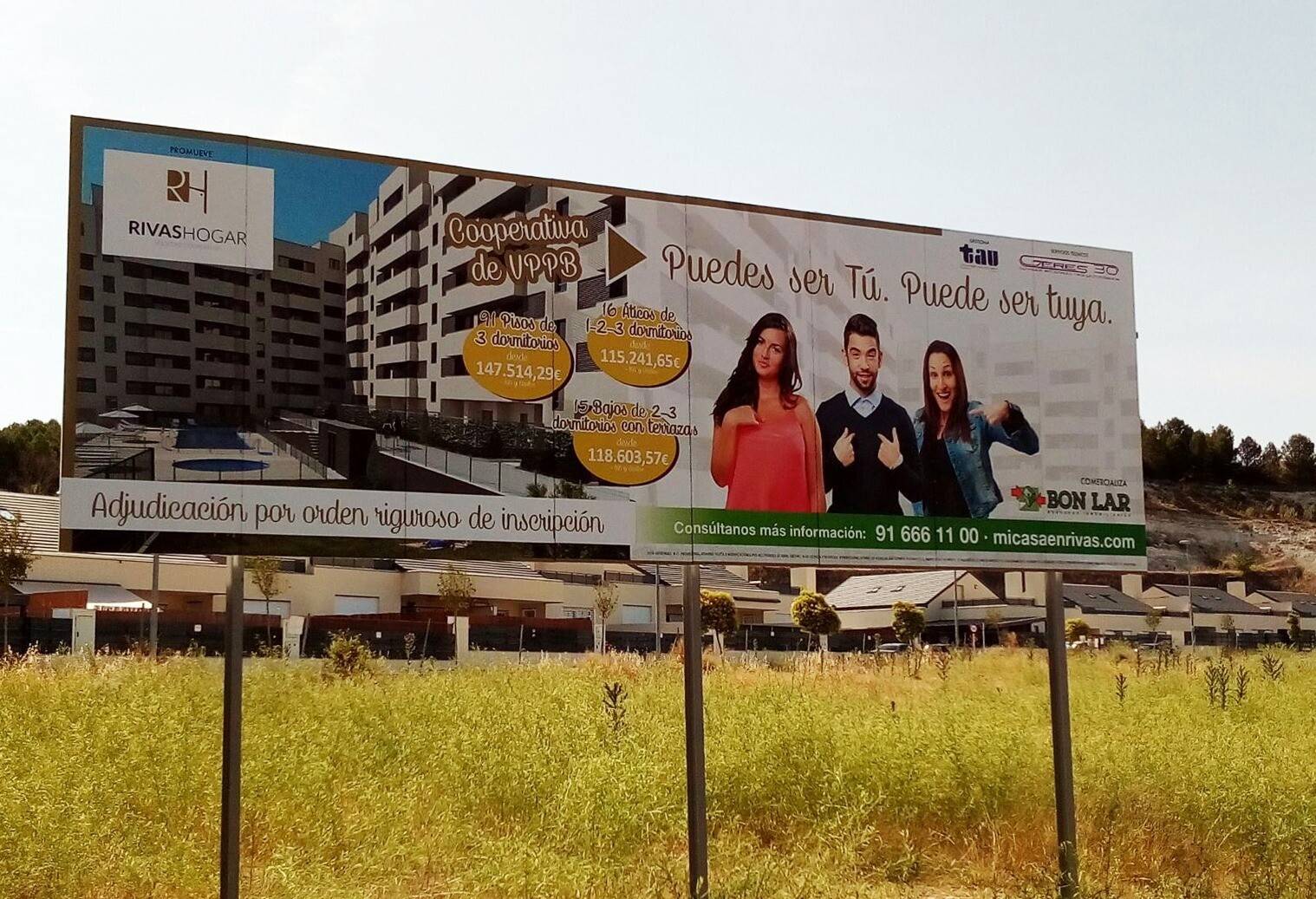 Valla publicitaria a pie de obra con imagen corporativa, Rotusil Madrid