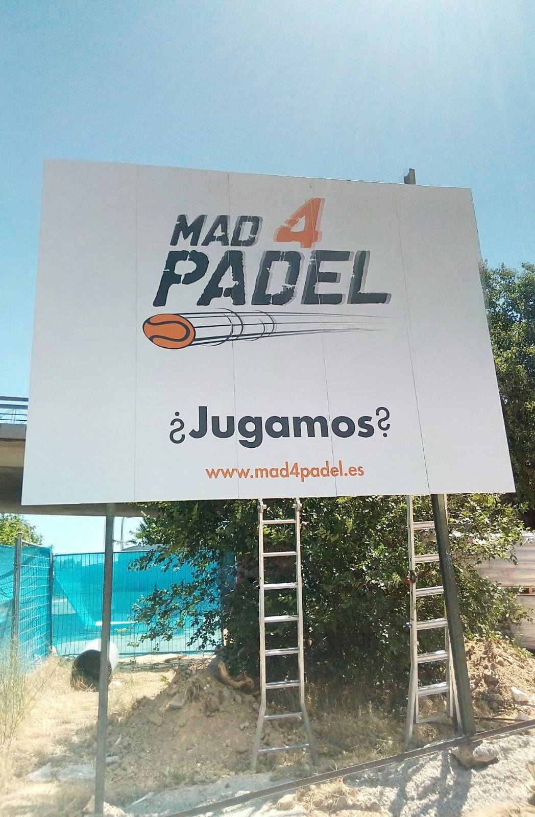 Valla publicitaria monoposte con lona vinílica personalizada, Rotusil Arganda del Rey