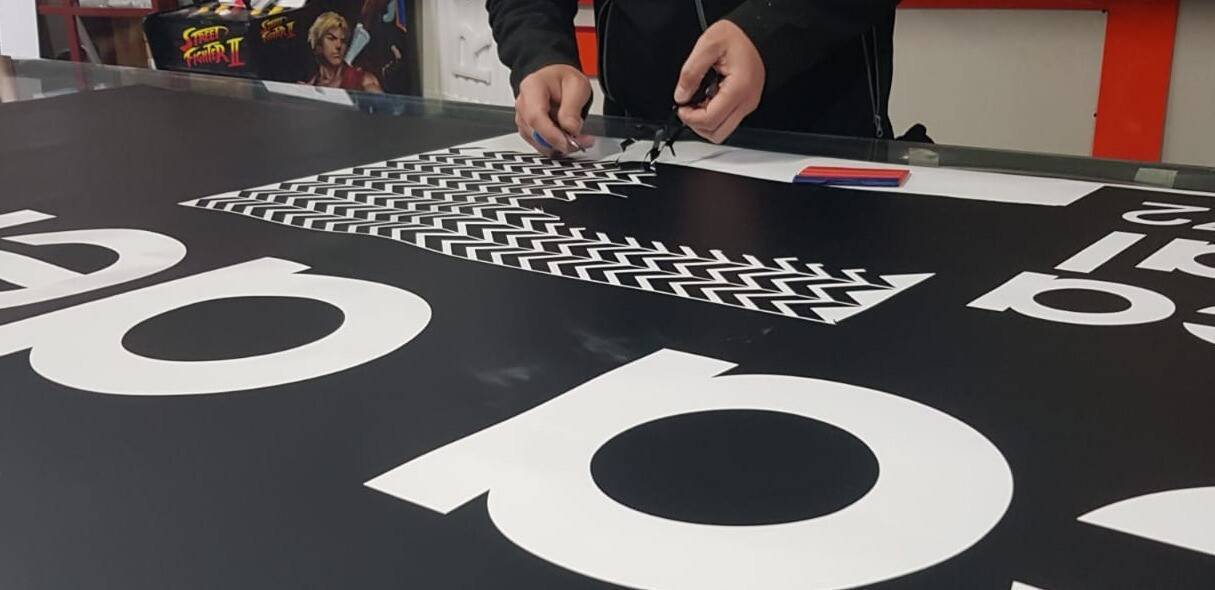 Aplicación de vinilo de corte en puerta de cristal, Rotusil Arganda del Rey