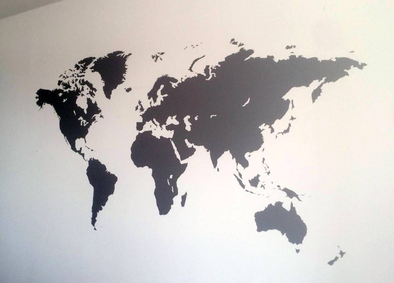 Diseño rotulado en pared con vinilo de corte, en Madrid